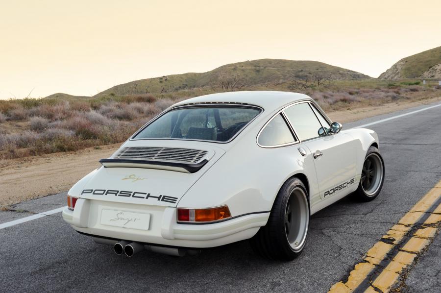  Porsche 911 by Singer 2011 года  (фото 42 из 159)